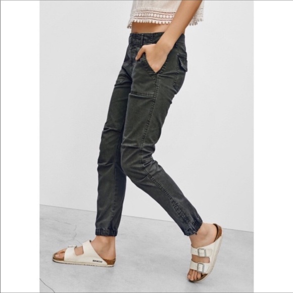 Aritzia Pants - Aritzia TNA heroic olive green cargo pant